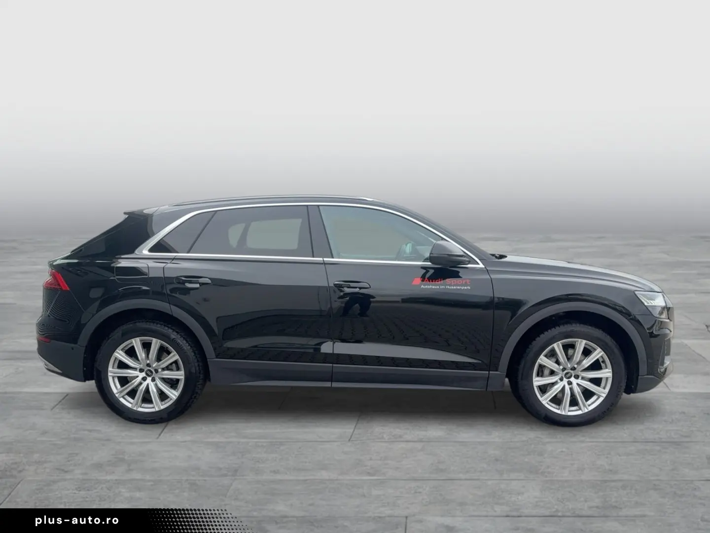 AUDI Q8 în leasing operațional MOOV