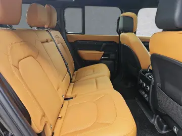 LAND ROVER Defender 110 P525 AWD V8