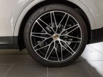PORSCHE Cayenne Coupe Burmester InnoDrive HA-Lenkung