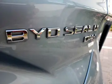 BYD Seal U DM-i erst 8tkm Leder Beige Pano HUD ACC
