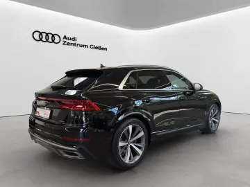 Audi Q8 50 TDI quattro S line AHK Pano