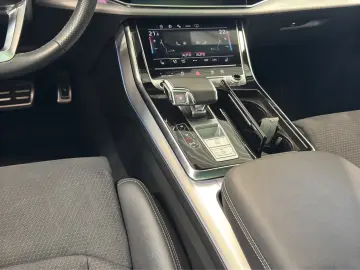 Audi Q8 50 TDI quattro S line AHK Pano