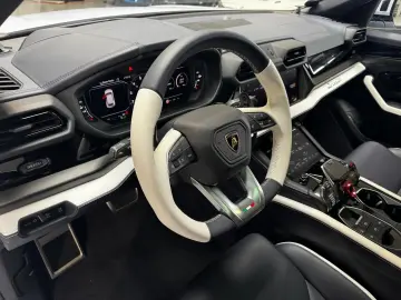 LAMBORGHINI Urus SE MY 25 AHK B&O Luftsystem BIANCO sapphir.