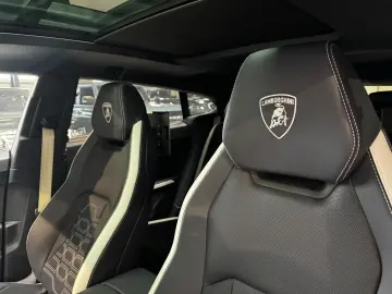LAMBORGHINI Urus SE MY 25 AHK B&O Luftsystem BIANCO sapphir.