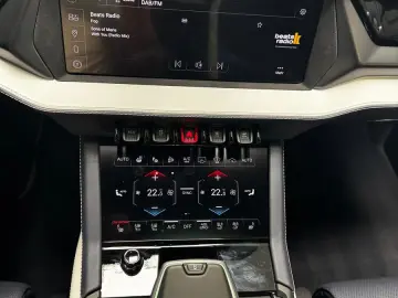 LAMBORGHINI Urus SE MY 25 AHK B&O Luftsystem BIANCO sapphir.