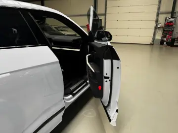 LAMBORGHINI Urus SE MY 25 AHK B&O Luftsystem BIANCO sapphir.