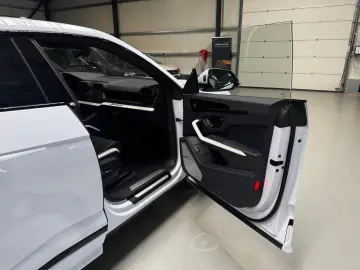 LAMBORGHINI Urus SE MY 25 AHK B&O Luftsystem BIANCO sapphir.