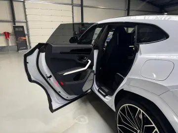 LAMBORGHINI Urus SE MY 25 AHK B&O Luftsystem BIANCO sapphir.