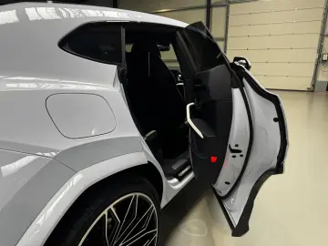LAMBORGHINI Urus SE MY 25 AHK B&O Luftsystem BIANCO sapphir.