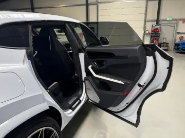 LAMBORGHINI Urus SE MY 25 AHK B&O Luftsystem BIANCO sapphir.