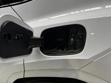 LAMBORGHINI Urus SE MY 25 AHK B&O Luftsystem BIANCO sapphir.