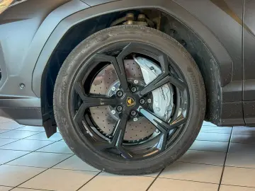 LAMBORGHINI Urus SE   5 Jahre Servicepaket   Panorama   uvm.