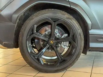 LAMBORGHINI Urus SE   5 Jahre Servicepaket   Panorama   uvm.