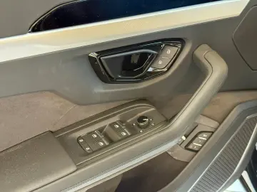 LAMBORGHINI Urus SE   5 Jahre Servicepaket   Panorama   uvm.