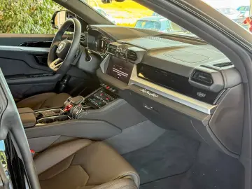LAMBORGHINI Urus SE   5 Jahre Servicepaket   Panorama   uvm.