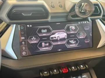 LAMBORGHINI Urus SE   5 Jahre Servicepaket   Panorama   uvm.