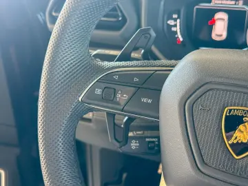 LAMBORGHINI Urus SE   5 Jahre Servicepaket   Panorama   uvm.