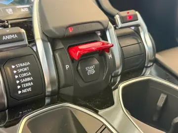 LAMBORGHINI Urus SE   5 Jahre Servicepaket   Panorama   uvm.