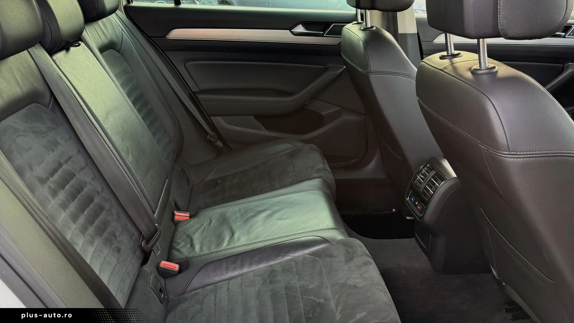 Volkswagen Passat 1.6 TDI DSG R-Line