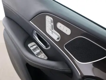 MERCEDES-BENZ GLS 400 d 4M AMG Pano AHK Distronic Ai…