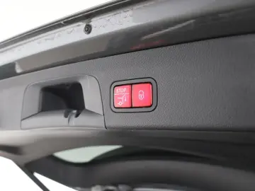 MERCEDES-BENZ GLS 400 d 4M AMG Pano AHK Distronic Ai…