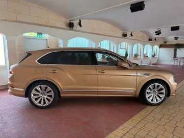 BENTLEY Bentayga Azure Edition 1 Long Wheelbase