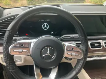 MERCEDES-BENZ GLS 400 d 4M AMG PanoDach Distro 360Ka…