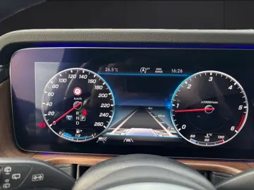 MERCEDES-BENZ G 350 d AMG Schiebedach AHV Multibeam