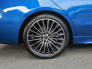 Mercedes-Benz C 220 d AMG Line • PANO • 360  • DISTRONIC
