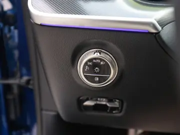 Mercedes-Benz C 220 d AMG Line • PANO • 360  • DISTRONIC