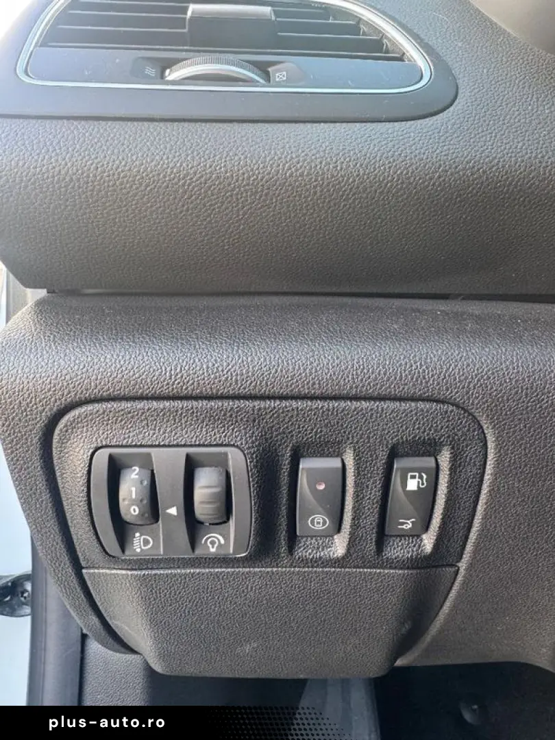 renault  megane  sedan  1.3 TCe 140 GPF techno EDC