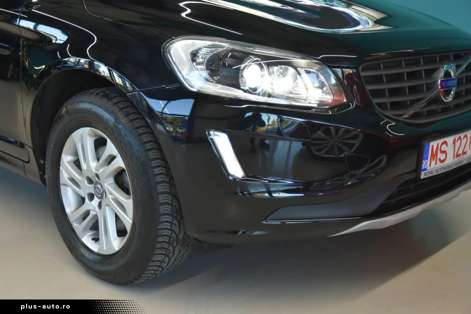 VOLVO XC60 2017 — imagine 9