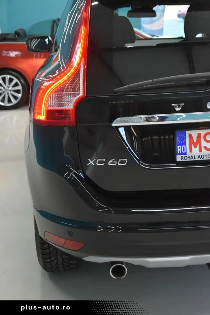 VOLVO XC60 2017 — imagine 14