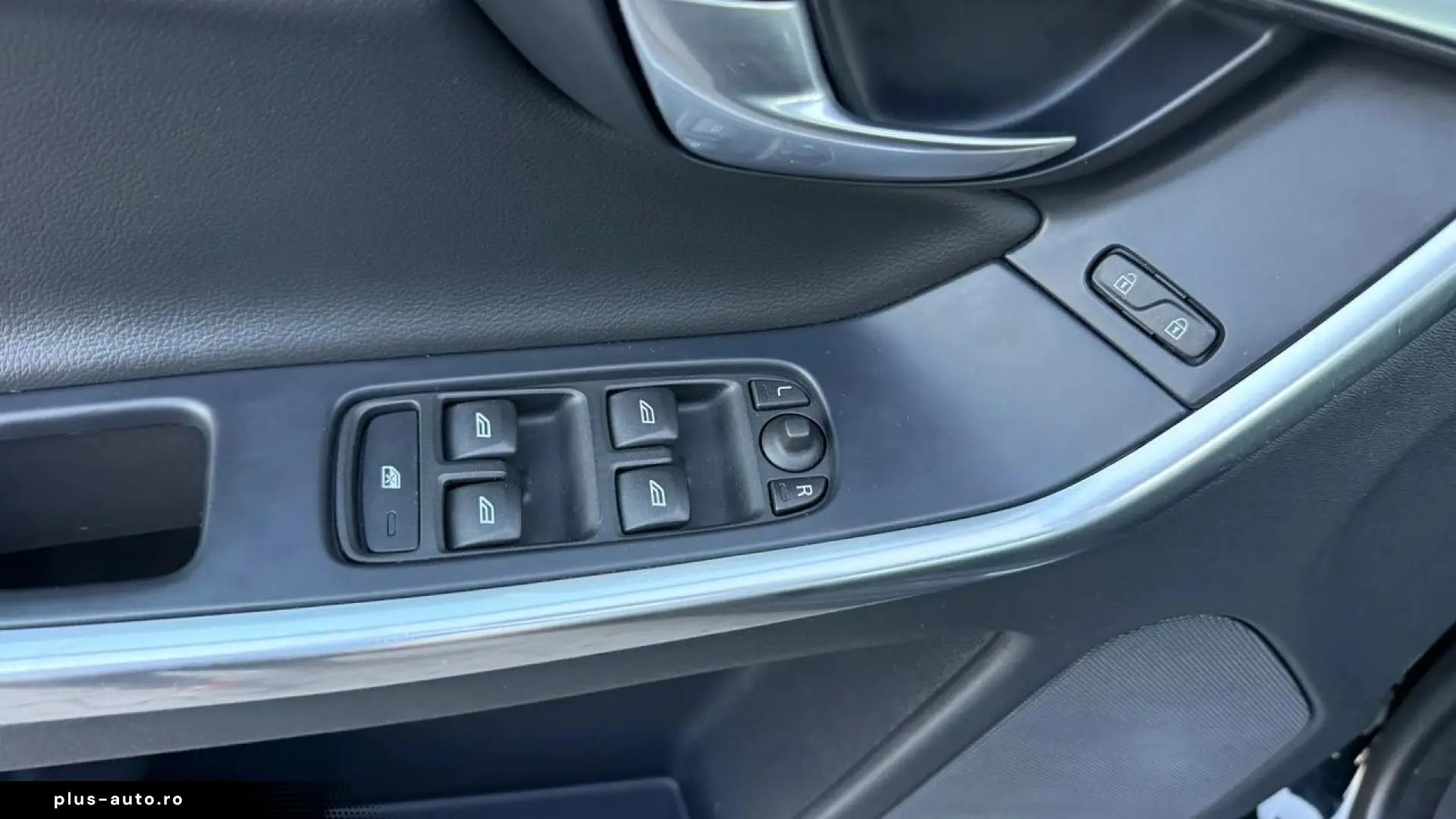 VOLVO XC60 2017 — imagine 19