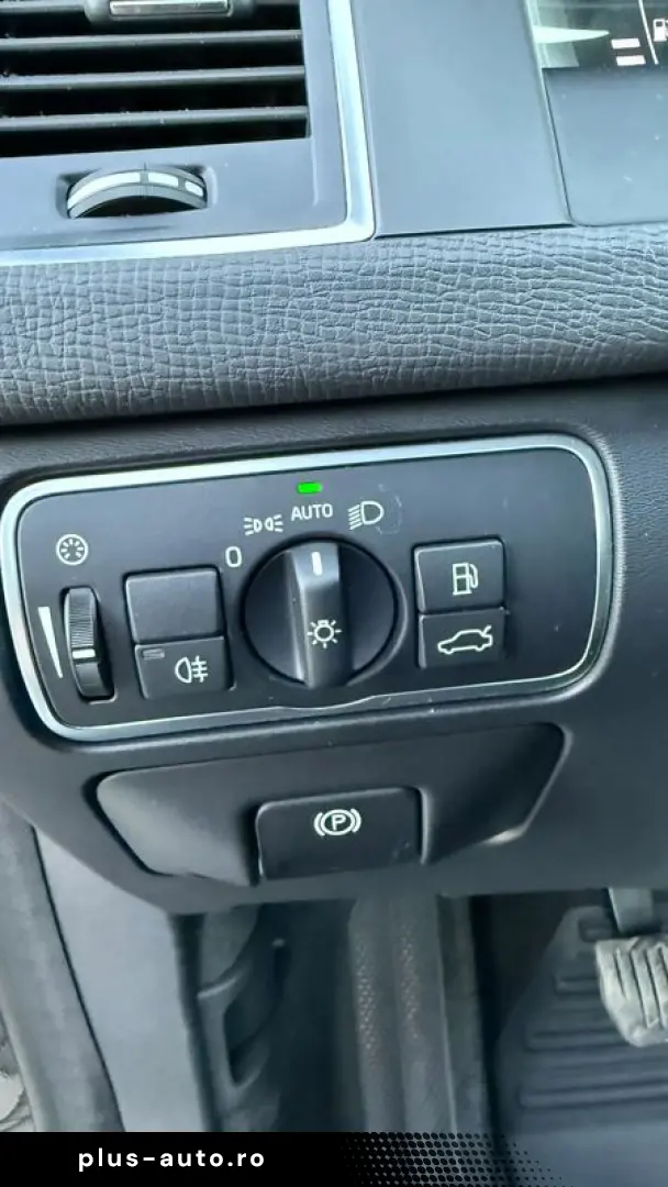 VOLVO XC60 2017 — imagine 20