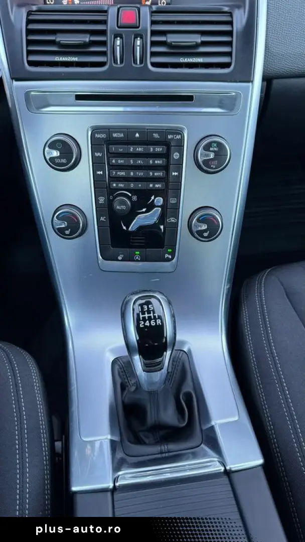 VOLVO XC60 2017 — imagine 24