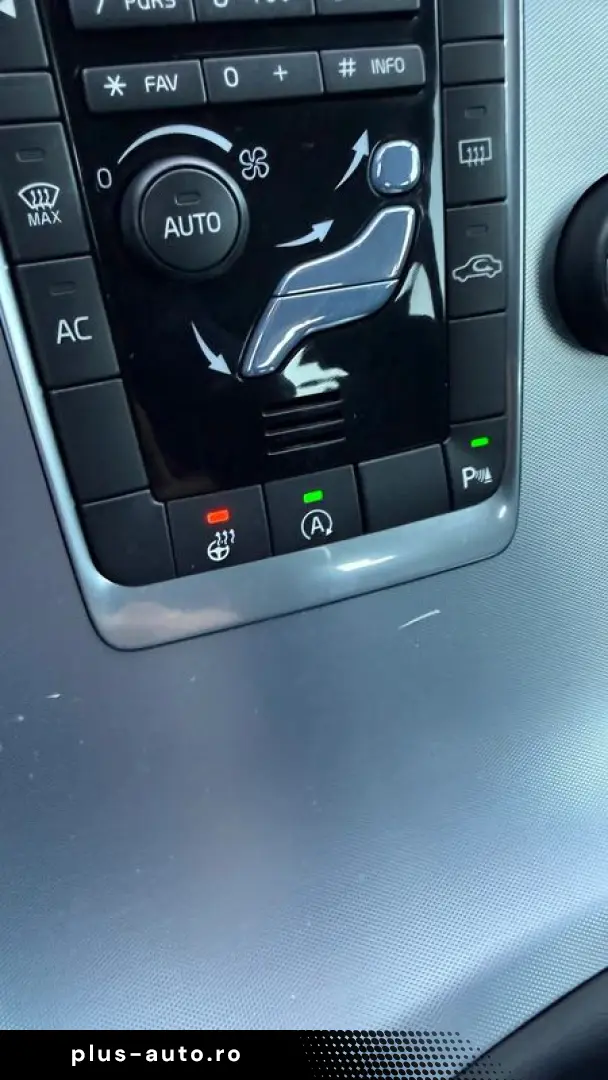 VOLVO XC60 2017 — imagine 25