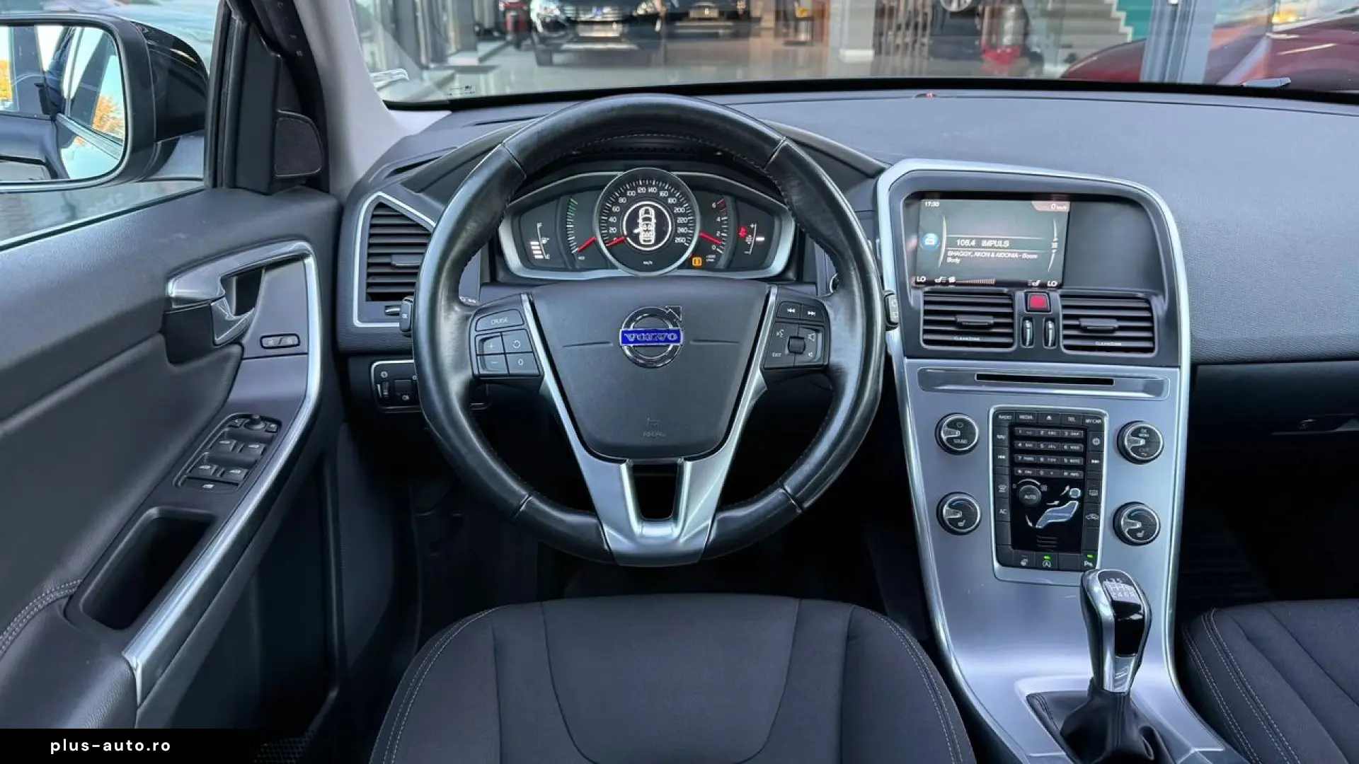 VOLVO XC60 2017 — imagine 33