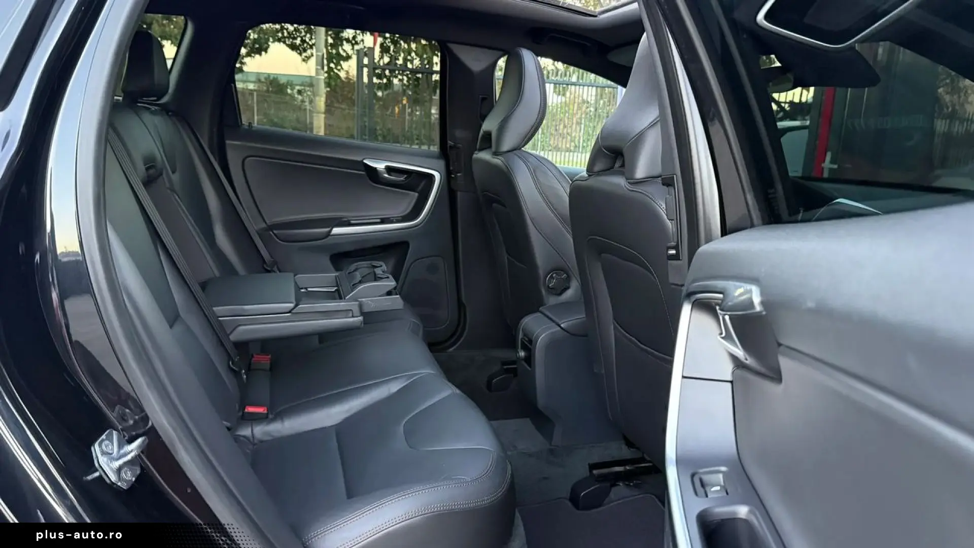 VOLVO XC60 2015 — imagine 7