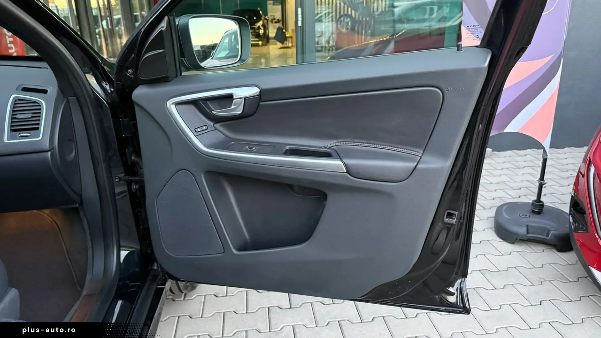 VOLVO XC60 2015 — imagine 9