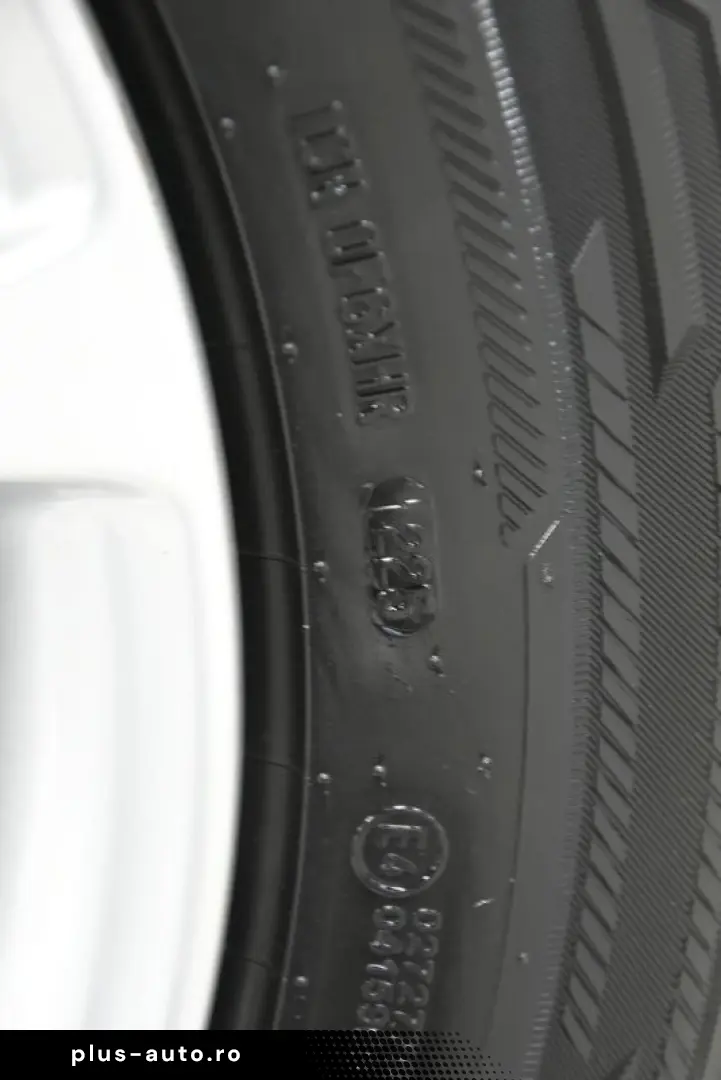 VOLVO XC60 2015 — imagine 14