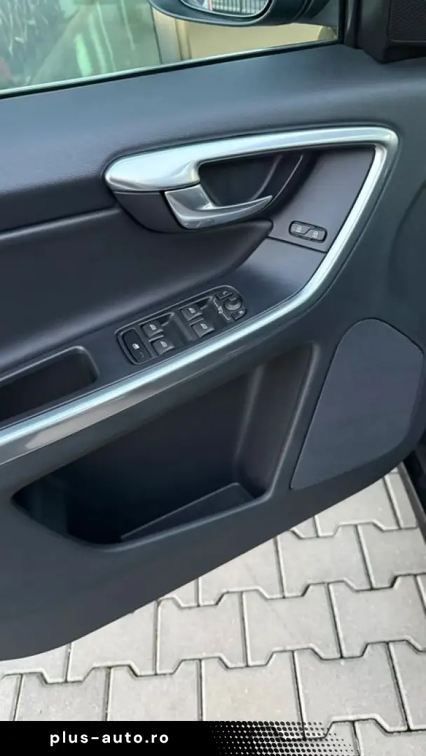VOLVO XC60 2015 — imagine 21
