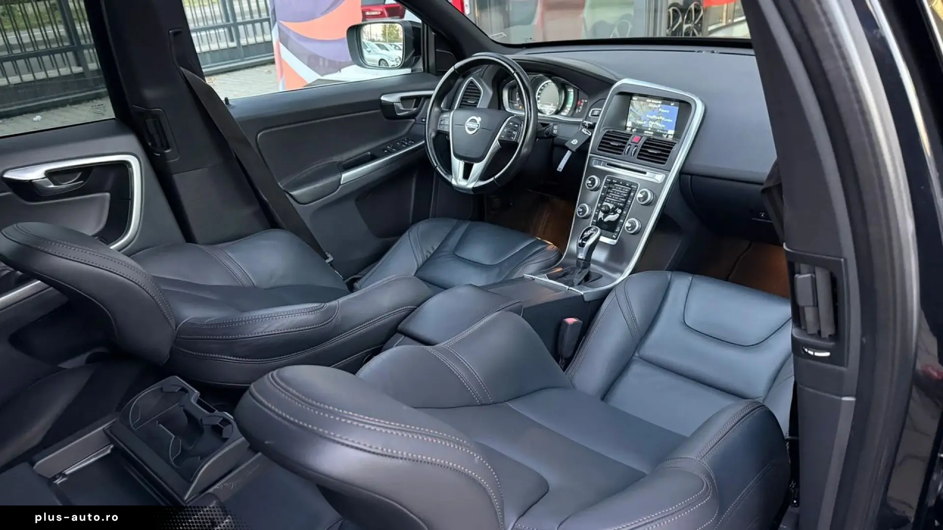 VOLVO XC60 2015 — imagine 38