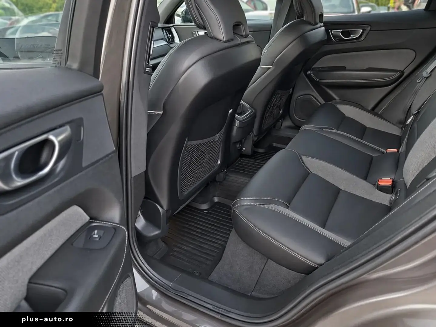 VOLVO XC60 2021 — imagine 11