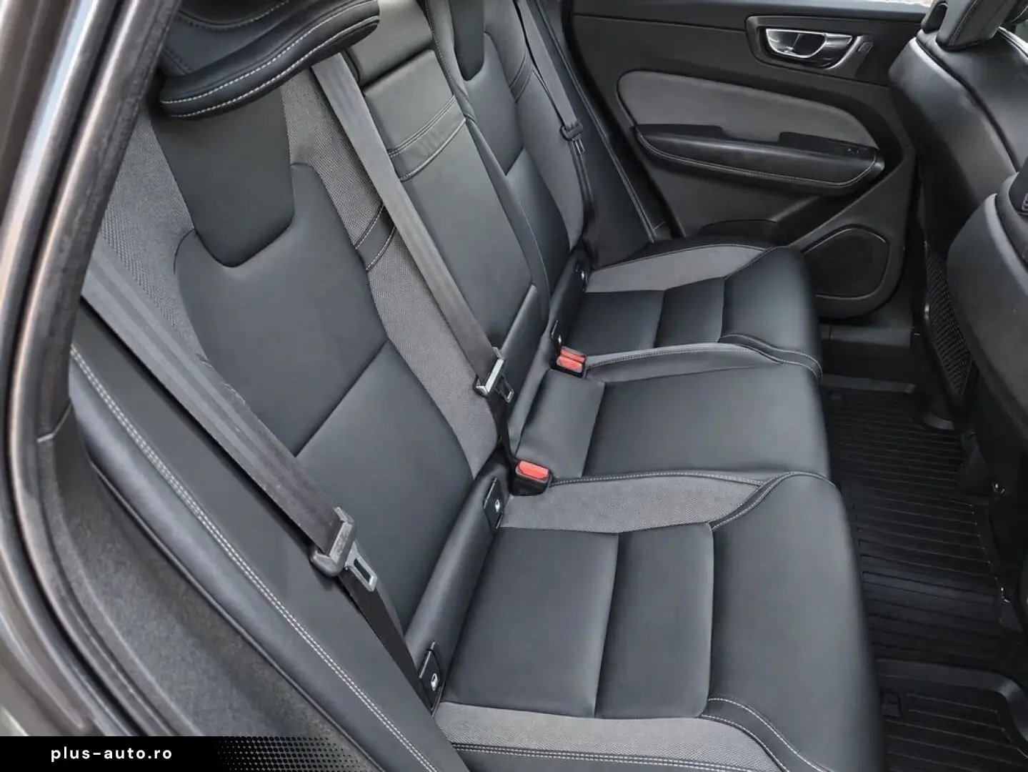 VOLVO XC60 2021 — imagine 17