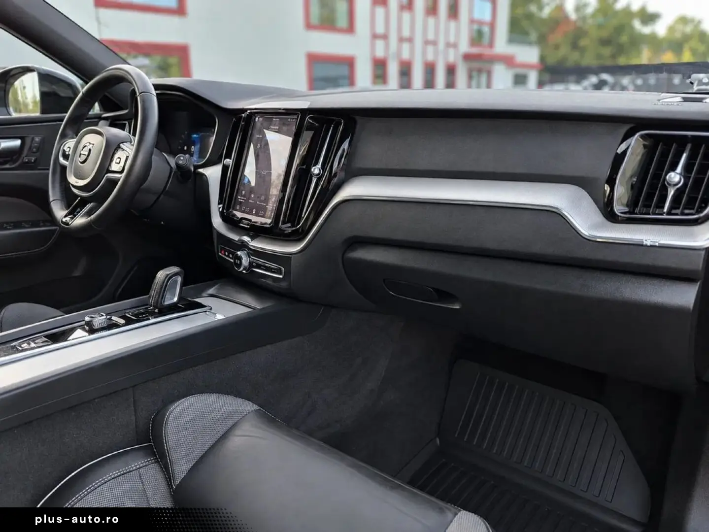 VOLVO XC60 2021 — imagine 18