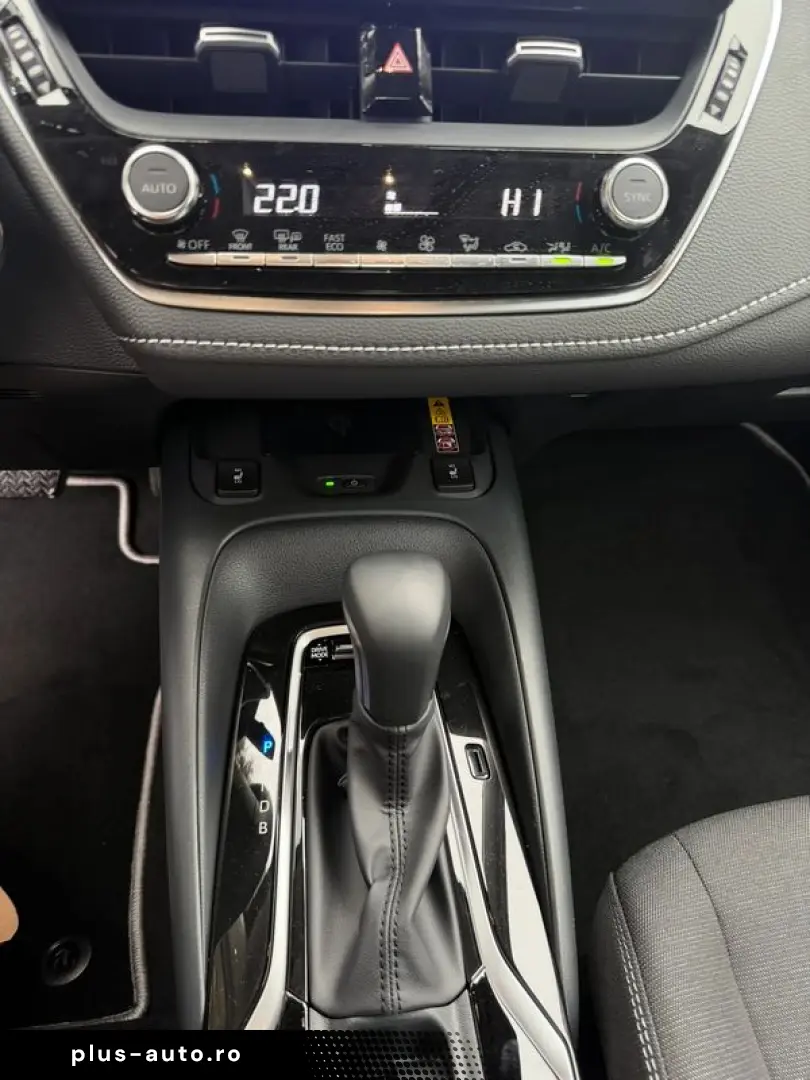 Toyota Corolla 4usi limuzina 1.8 Hybrid Business HSD E-CVT
