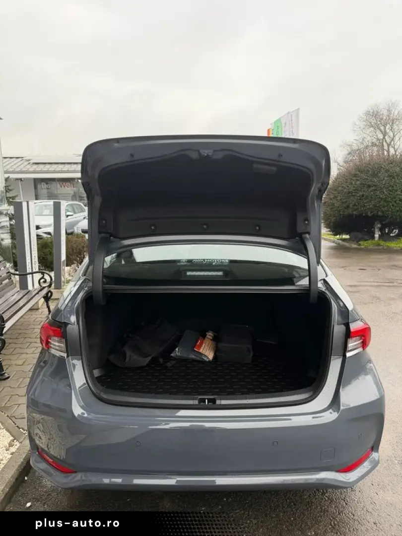Toyota Corolla 4usi limuzina 1.8 Hybrid Business HSD E-CVT