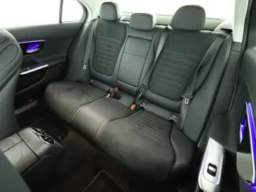 MERCEDES-BENZ C 220 d 4M AMG-Line Digital-Light Stan…