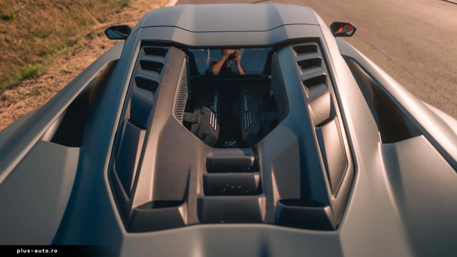 Lamborghini Revuelto - Carbon  Grigio Vulcano  Passenger